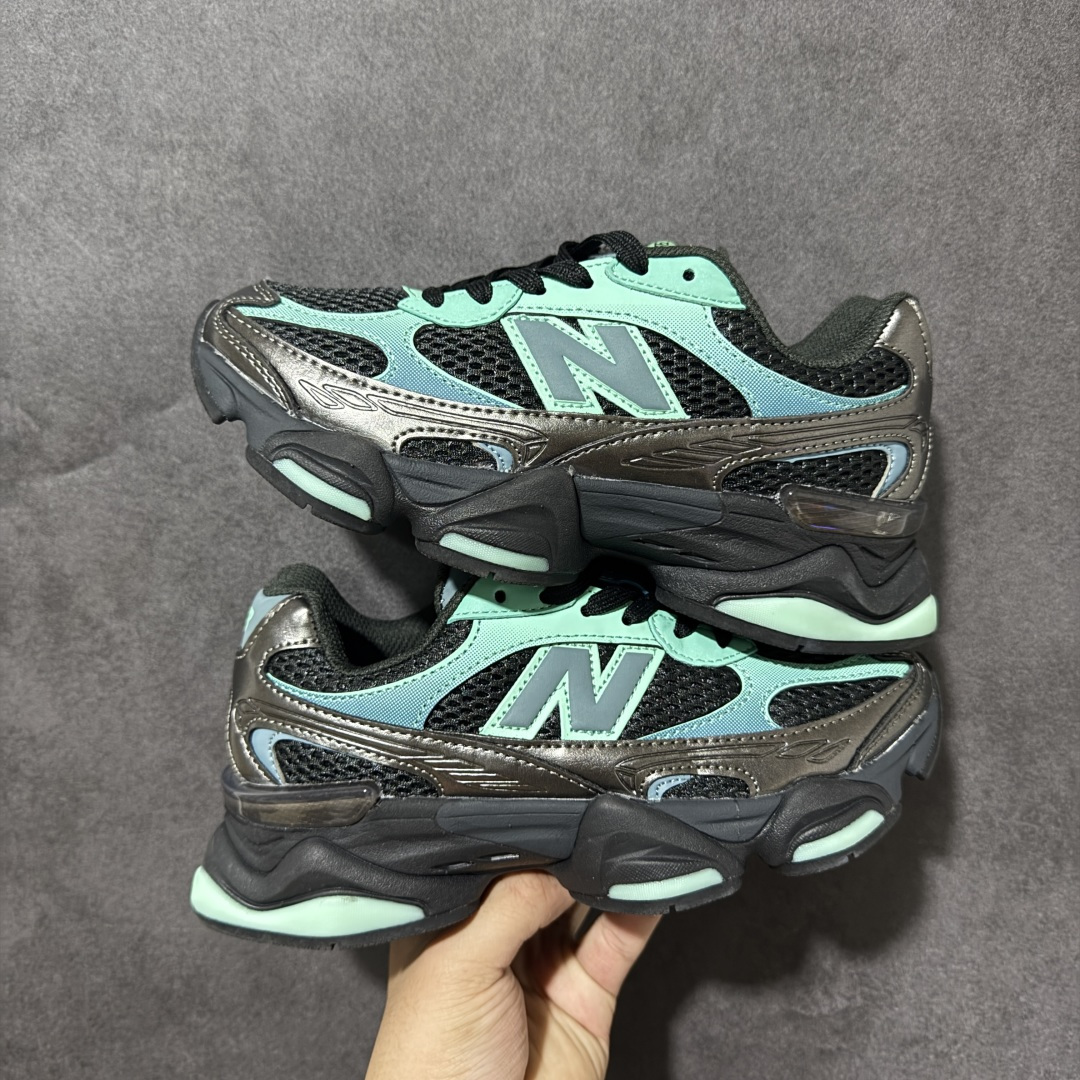 New Balance NB9060 复古休闲运动慢跑鞋 最强性价版 采用大面积网眼以及麂皮材质覆盖鞋身，还原经典气质。