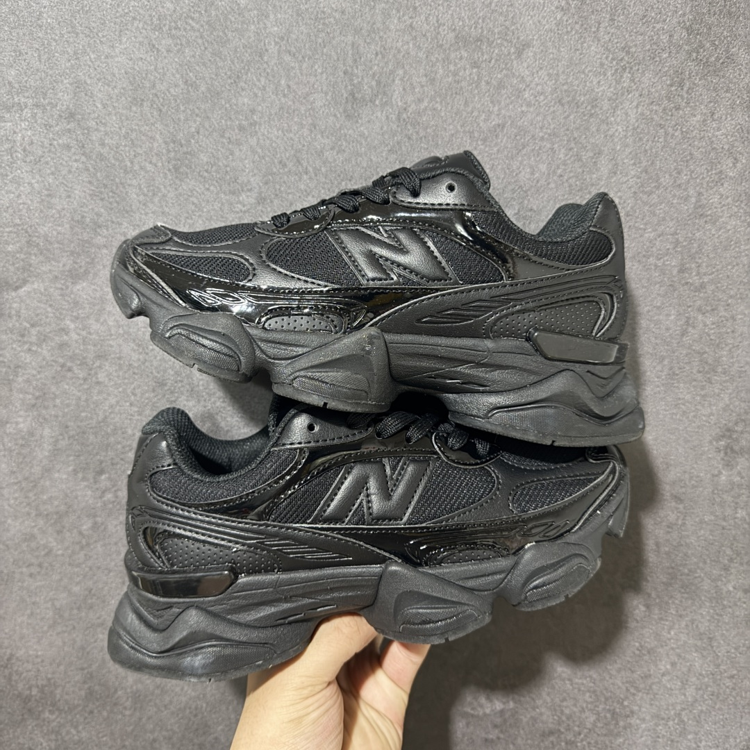 New Balance NB9060 复古休闲运动慢跑鞋 最强性价版 采用大面积网眼以及麂皮材质覆盖鞋身，还原经典气质。