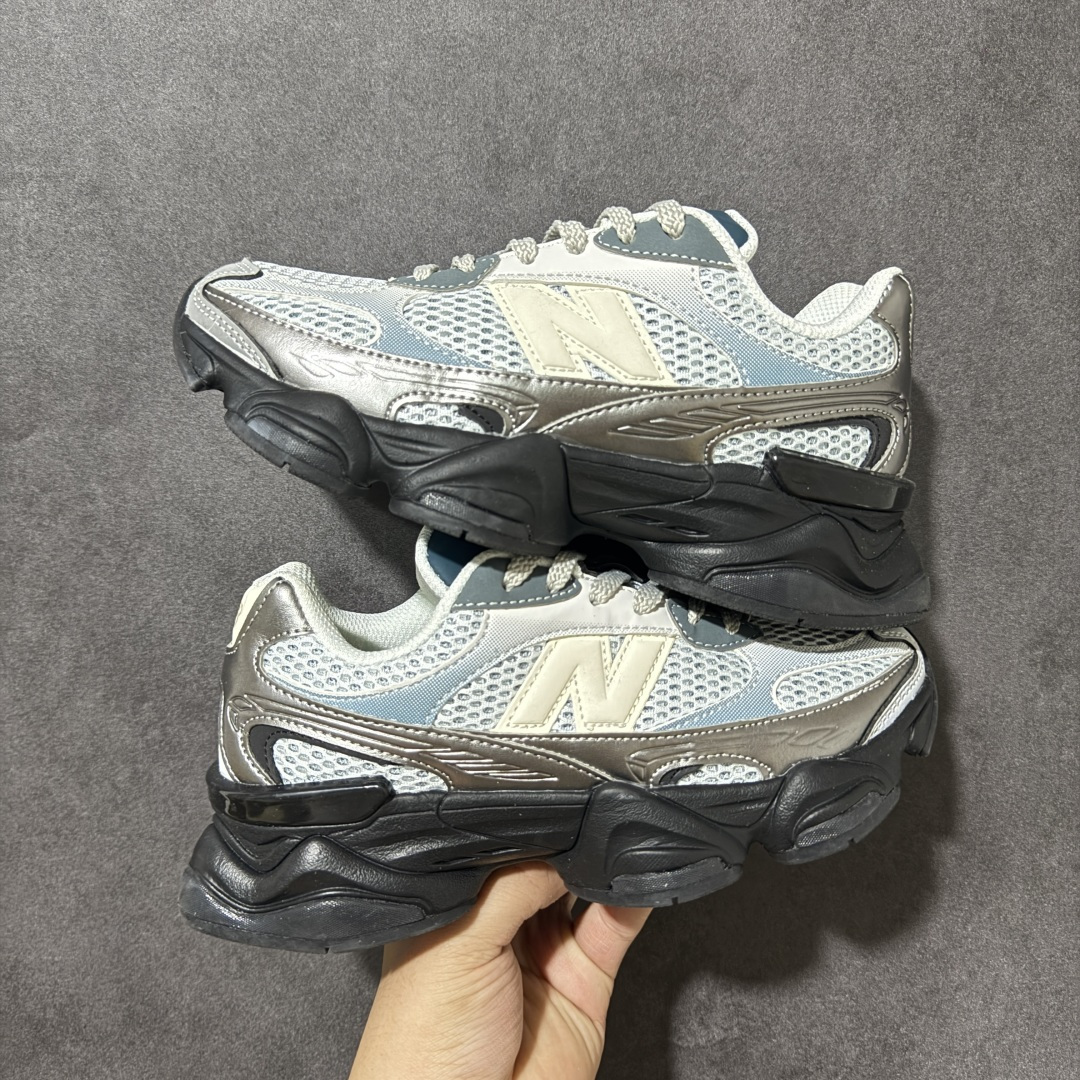 New Balance NB9060 复古休闲运动慢跑鞋 最强性价版 采用大面积网眼以及麂皮材质覆盖鞋身，还原经典气质。