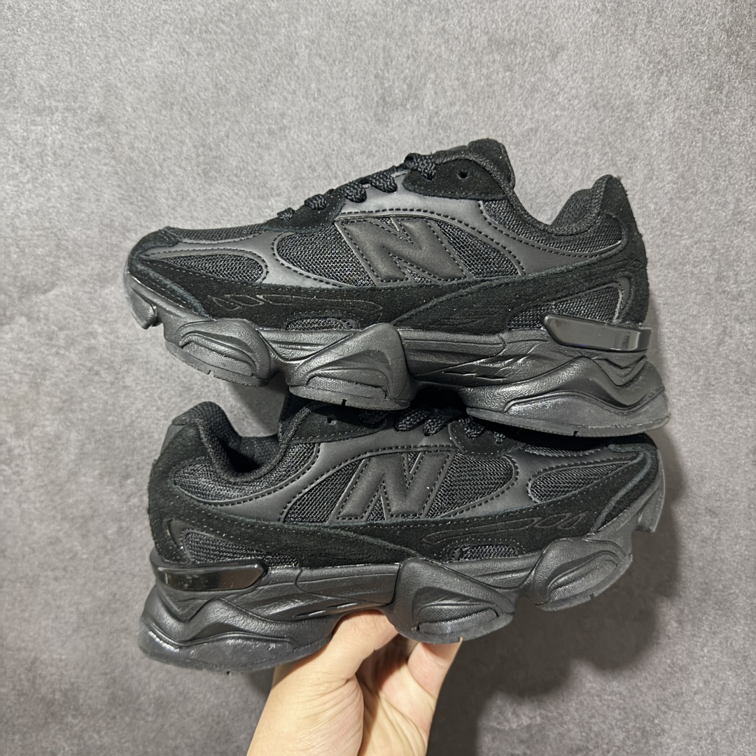 New Balance NB9060 复古休闲运动慢跑鞋 最强性价版 采用大面积网眼以及麂皮材质覆盖鞋身，还原经典气质。