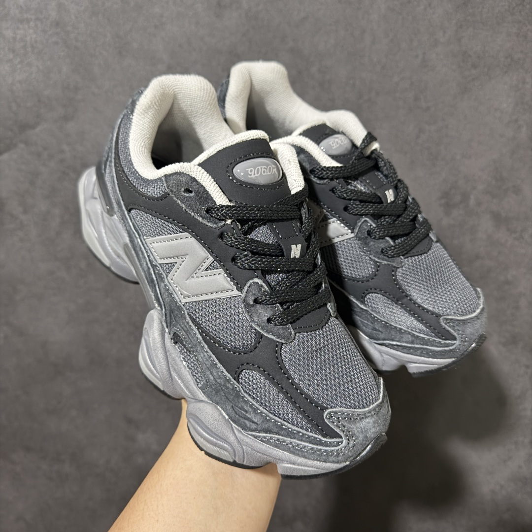 New Balance NB9060 复古休闲运动慢跑鞋 最强性价版 采用大面积网眼以及麂皮材质覆盖鞋身，还原经典气质。