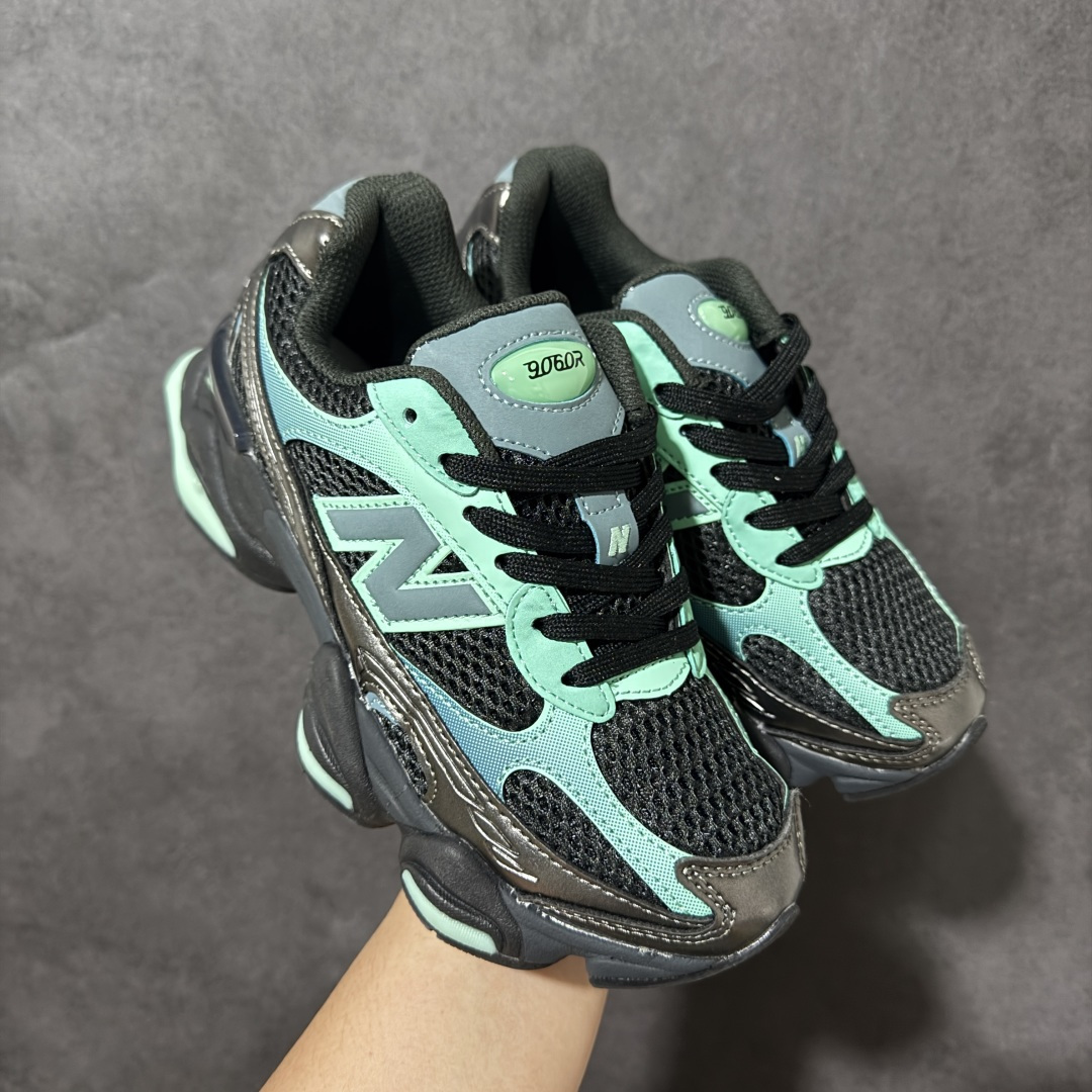 New Balance NB9060 复古休闲运动慢跑鞋 最强性价版 采用大面积网眼以及麂皮材质覆盖鞋身，还原经典气质。