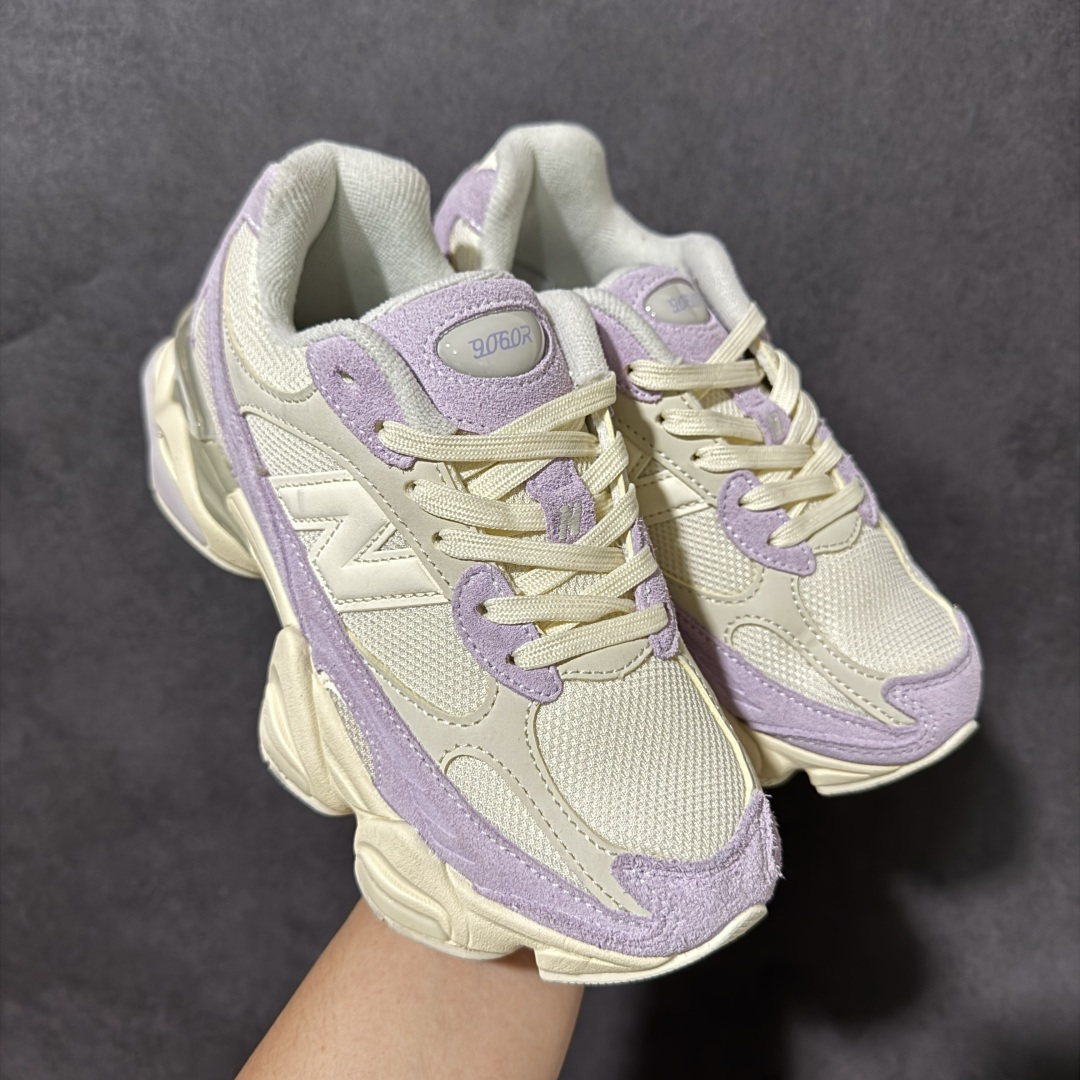 New Balance NB9060 复古休闲运动慢跑鞋 最强性价版 采用大面积网眼以及麂皮材质覆盖鞋身，还原经典气质。