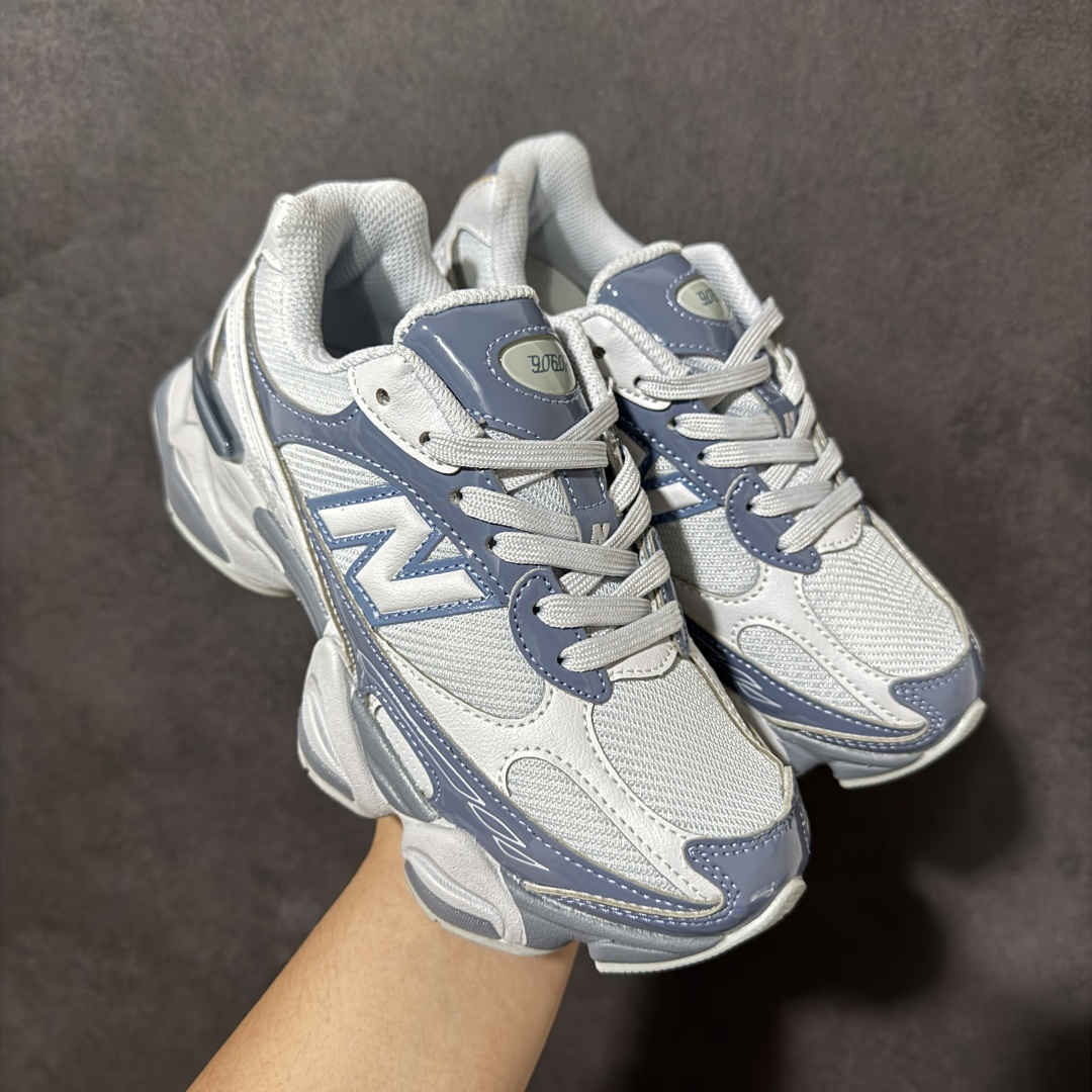 New Balance NB9060 复古休闲运动慢跑鞋 最强性价版 采用大面积网眼以及麂皮材质覆盖鞋身，还原经典气质。