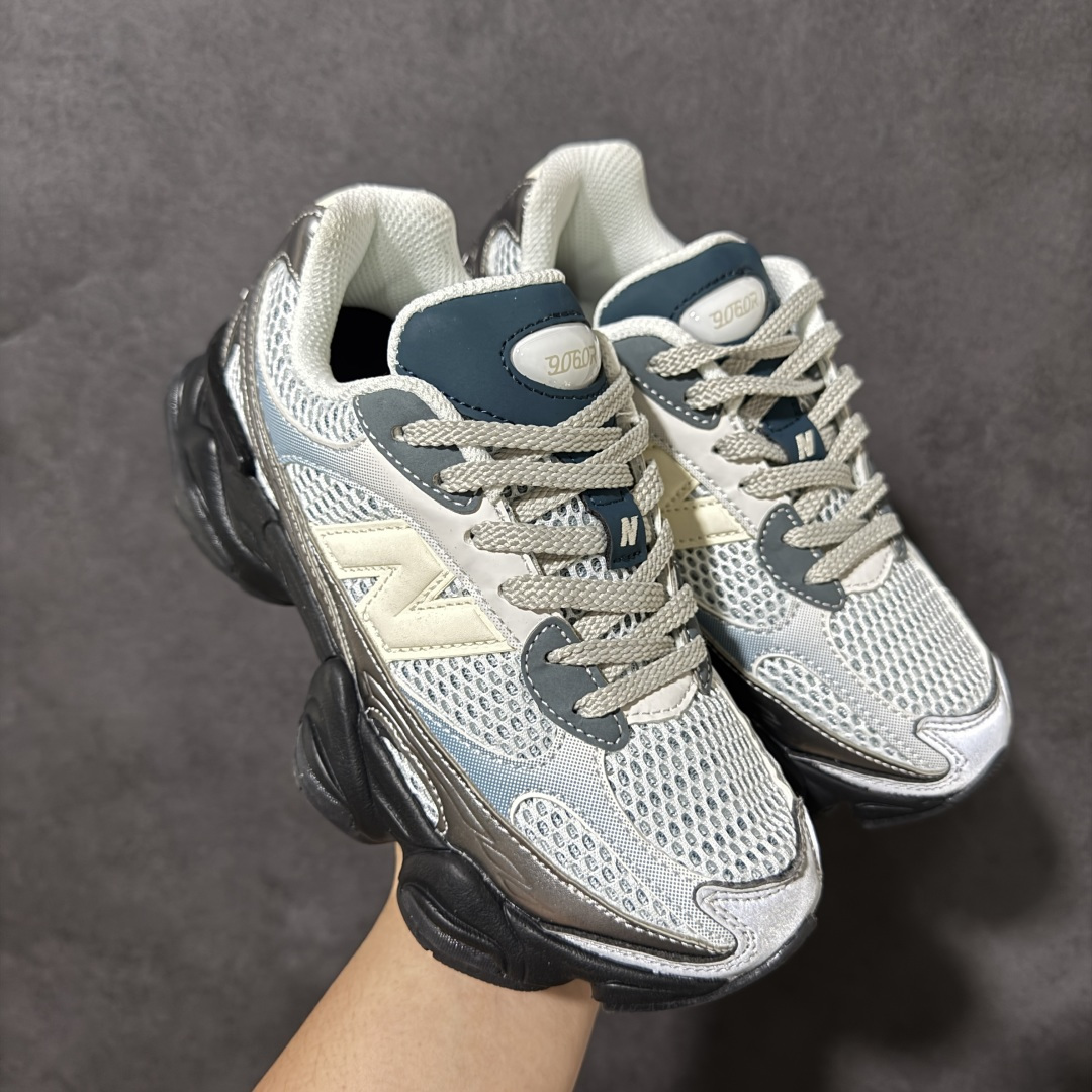 New Balance NB9060 复古休闲运动慢跑鞋 最强性价版 采用大面积网眼以及麂皮材质覆盖鞋身，还原经典气质。