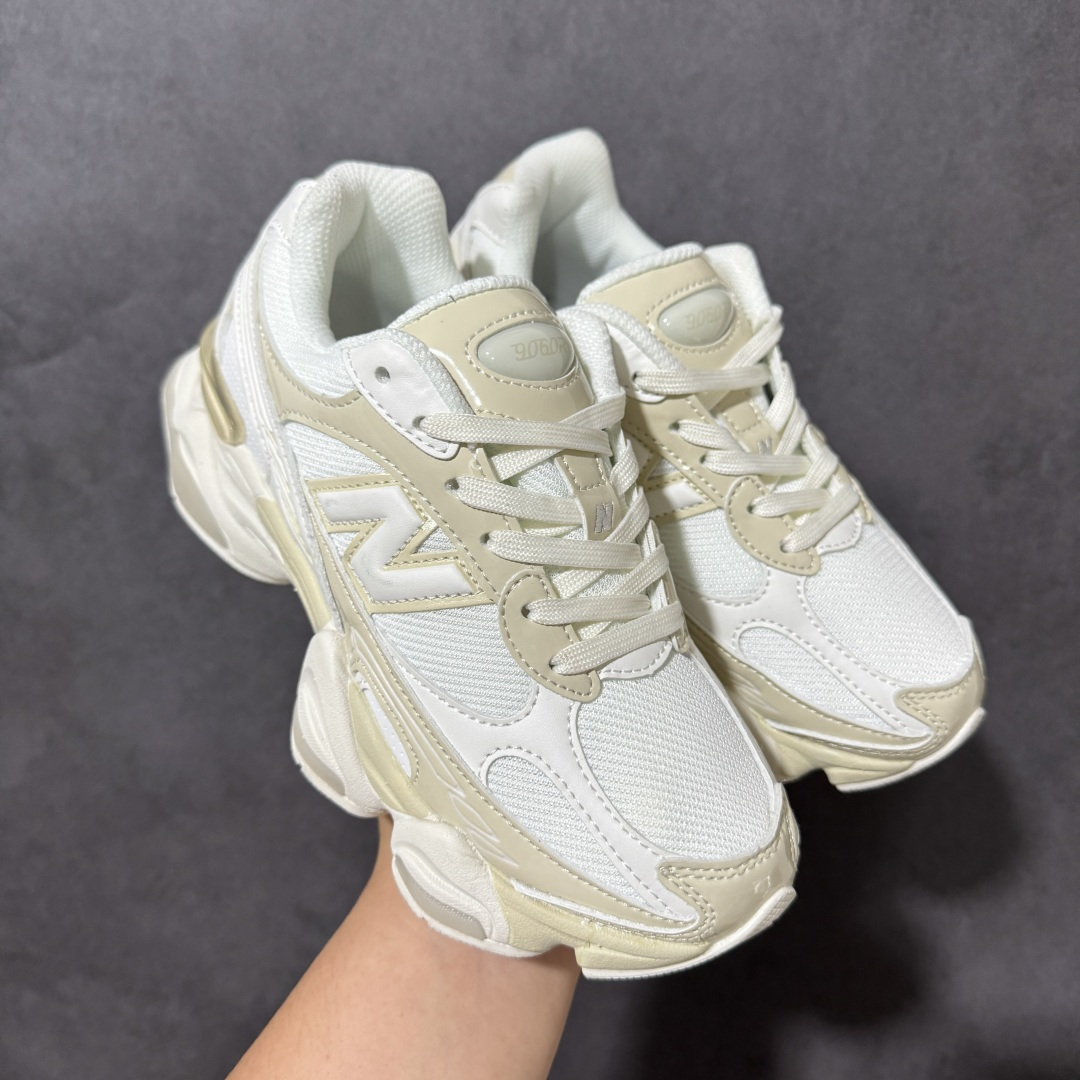 New Balance NB9060 复古休闲运动慢跑鞋 最强性价版 采用大面积网眼以及麂皮材质覆盖鞋身，还原经典气质。