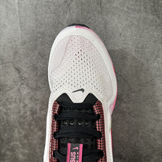 Nike Pegasus Premium SE 舒适百搭减震防滑耐磨透气 低帮跑步鞋 简约又不失活力,上脚超吸睛。 它不 Nike Pegasus Premium SE 舒适百搭减震防滑耐磨透气 低帮跑步鞋 简约又不失活力,上脚超吸睛。 它不