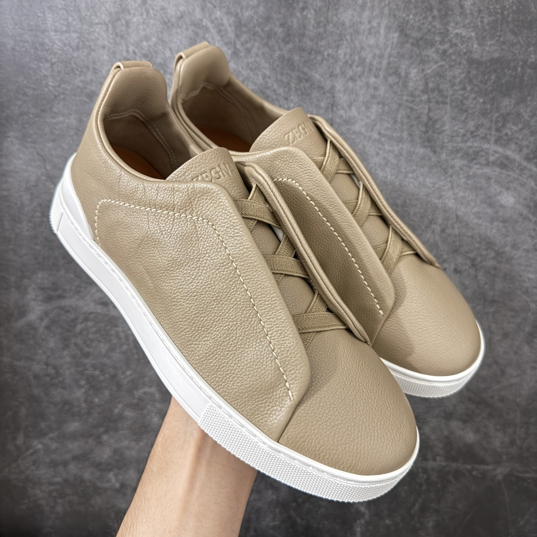 Zegna Triple Stitch 杰尼亚皮革 圆头平底 低帮低帮运动鞋 卡其白皮面 摔花纹牛皮制成，饰以丰富的工艺