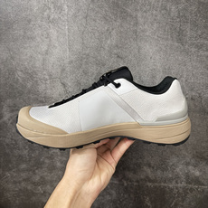Arcteryx始祖鸟 NORVAN KOPEC GTX 覆盖防水 低帮户外登山徒步鞋,特有的独立衬垫 穿着更合脚 带有 Arcteryx始祖鸟 NORVAN KOPEC GTX 覆盖防水 低帮户外登山徒步鞋,特有的独立衬垫 穿着更合脚 带有