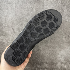 NIKE GATO 低帮生活休闲鞋 足球鞋 透气网布眼融入皮革,织和物合成材质覆面,营造21世初纪的畅跑美学概念。泡棉中 NIKE GATO 低帮生活休闲鞋 足球鞋 透气网布眼融入皮革,织和物合成材质覆面,营造21世初纪的畅跑美学概念。泡棉中