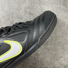 NIKE GATO 低帮生活休闲鞋 足球鞋 透气网布眼融入皮革,织和物合成材质覆面,营造21世初纪的畅跑美学概念。泡棉中 NIKE GATO 低帮生活休闲鞋 足球鞋 透气网布眼融入皮革,织和物合成材质覆面,营造21世初纪的畅跑美学概念。泡棉中