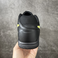 NIKE GATO 低帮生活休闲鞋 足球鞋 透气网布眼融入皮革,织和物合成材质覆面,营造21世初纪的畅跑美学概念。泡棉中 NIKE GATO 低帮生活休闲鞋 足球鞋 透气网布眼融入皮革,织和物合成材质覆面,营造21世初纪的畅跑美学概念。泡棉中