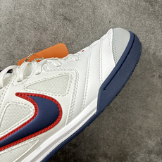NIKE GATO x Supreme 低帮生活休闲鞋 足球鞋 透气网布眼融入皮革,织和物合成材质覆面,营造21世初纪的 NIKE GATO x Supreme 低帮生活休闲鞋 足球鞋 透气网布眼融入皮革,织和物合成材质覆面,营造21世初纪的