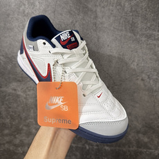 NIKE GATO x Supreme 低帮生活休闲鞋 足球鞋 透气网布眼融入皮革,织和物合成材质覆面,营造21世初纪的 NIKE GATO x Supreme 低帮生活休闲鞋 足球鞋 透气网布眼融入皮革,织和物合成材质覆面,营造21世初纪的