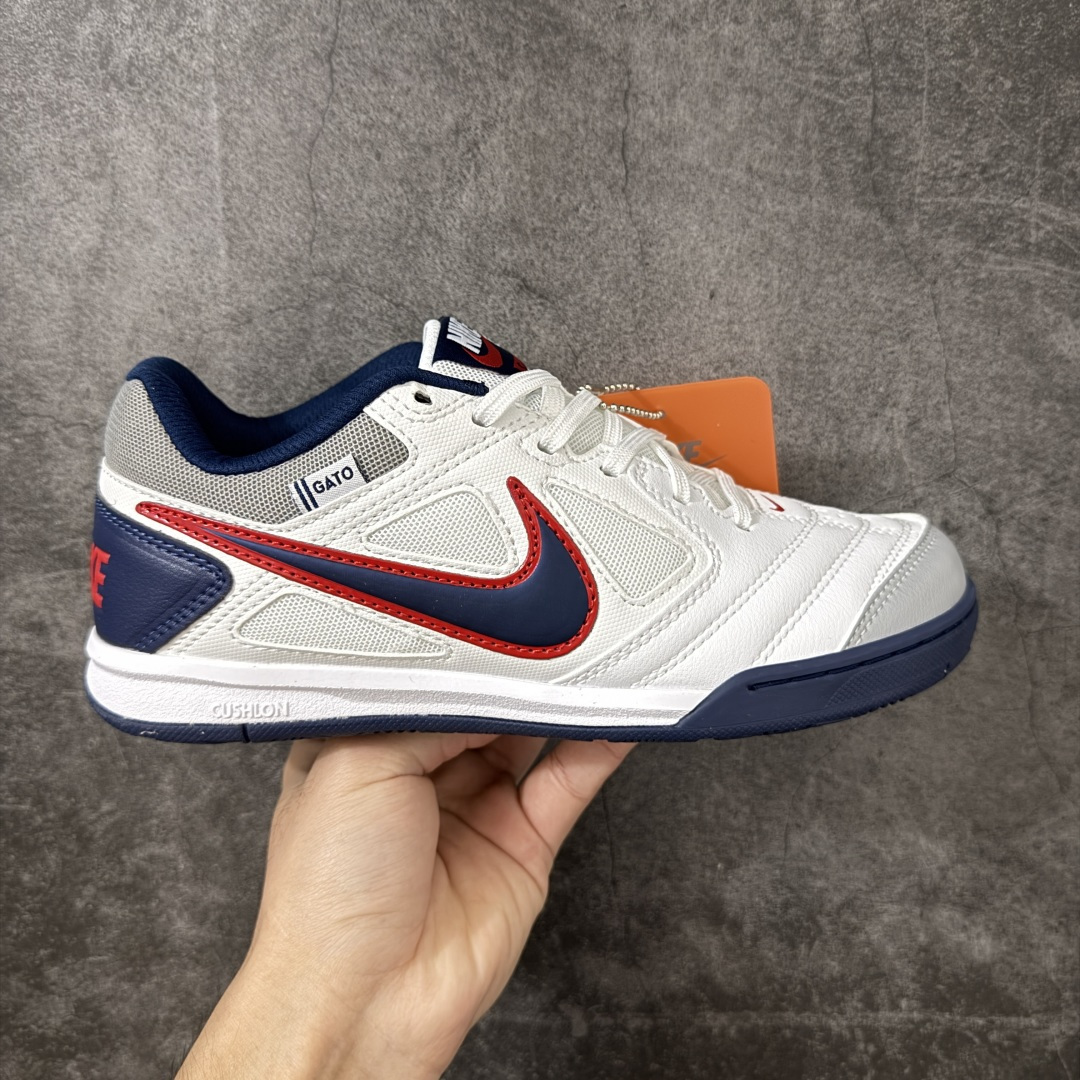 NIKE GATO x Supreme 低帮生活休闲鞋 足球鞋 透气网布眼融入皮革，织和物合成材质覆面，营造21世初纪的