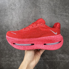 Nike VOMERO PREMIUM 耐克 舒适减震防滑 低帮跑步鞋 全掌ReactX泡绵中底 前掌和后跟还配备了Ai Nike VOMERO PREMIUM 耐克 舒适减震防滑 低帮跑步鞋 全掌ReactX泡绵中底 前掌和后跟还配备了Ai