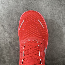 Nike VOMERO PREMIUM 耐克 舒适减震防滑 低帮跑步鞋 全掌ReactX泡绵中底 前掌和后跟还配备了Ai Nike VOMERO PREMIUM 耐克 舒适减震防滑 低帮跑步鞋 全掌ReactX泡绵中底 前掌和后跟还配备了Ai