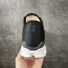 On昂跑 Clound X4 综合训练跑步鞋 黑白色 货号:3MF 大厂出品,品质稳价格优! 尺码:36 36.5 37 On昂跑 Clound X4 综合训练跑步鞋 黑白色 货号:3MF 大厂出品,品质稳价格优! 尺码:36 36.5 37