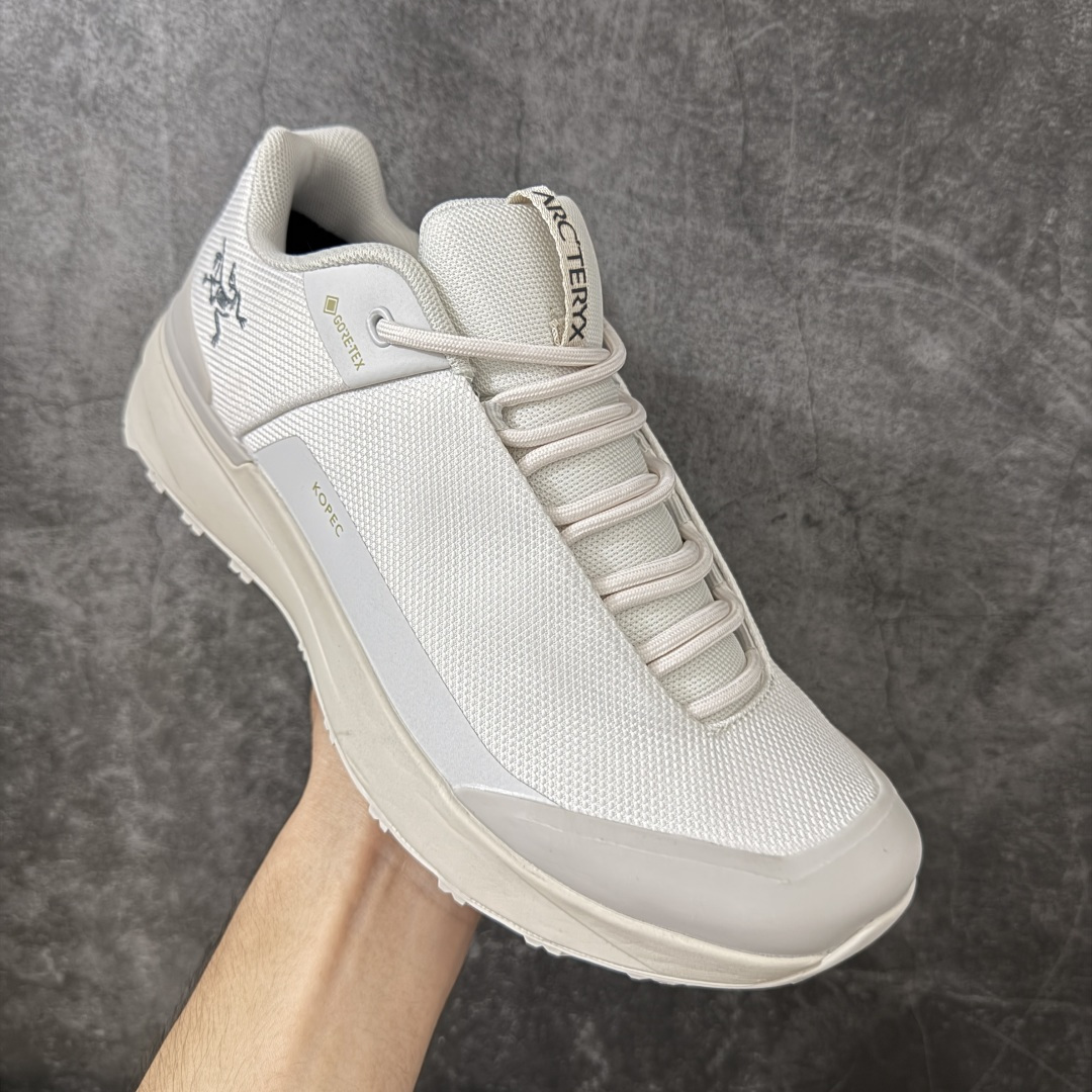 Arcteryx始祖鸟 NORVAN KOPEC GTX 覆盖防水 低帮户外登山徒步鞋，特有的独立衬垫 穿着更合脚 带有