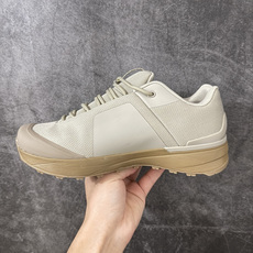 Arcteryx始祖鸟 NORVAN KOPEC GTX 覆盖防水 低帮户外登山徒步鞋,特有的独立衬垫 穿着更合脚 带有 Arcteryx始祖鸟 NORVAN KOPEC GTX 覆盖防水 低帮户外登山徒步鞋,特有的独立衬垫 穿着更合脚 带有