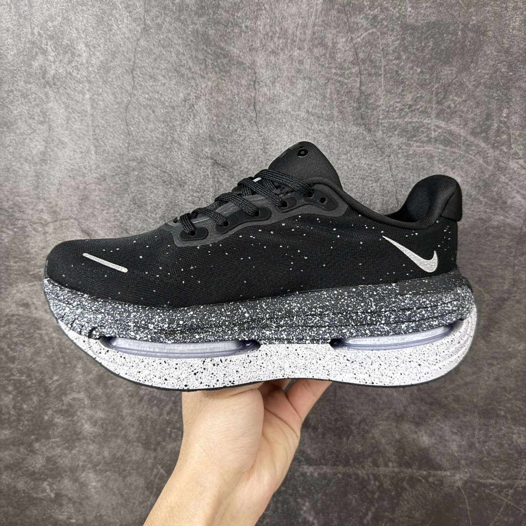 Nike VOMERO PREMIUM 耐克 舒适减震防滑 低帮跑步鞋 全掌ReactX泡绵中底 前掌和后跟还配备了Ai
