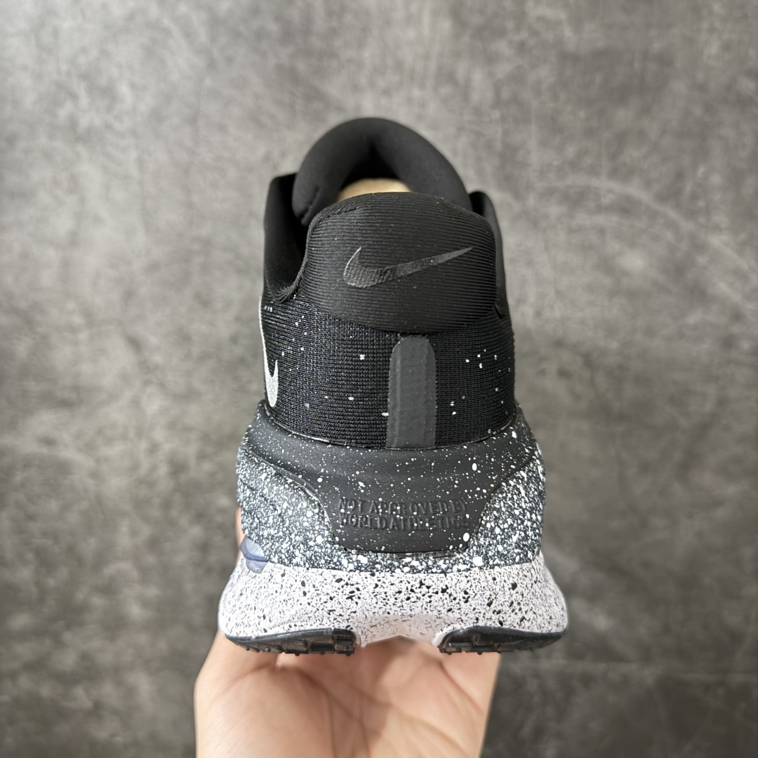Nike VOMERO PREMIUM 耐克 舒适减震防滑 低帮跑步鞋 全掌ReactX泡绵中底 前掌和后跟还配备了Ai