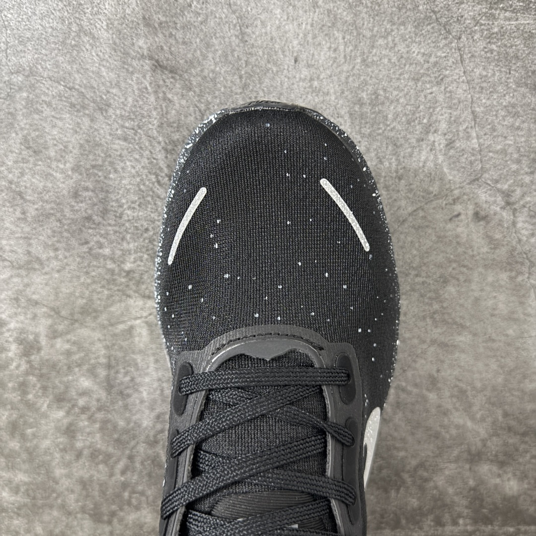 Nike VOMERO PREMIUM 耐克 舒适减震防滑 低帮跑步鞋 全掌ReactX泡绵中底 前掌和后跟还配备了Ai