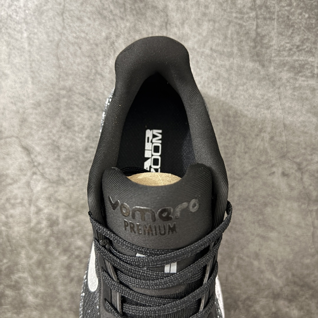 Nike VOMERO PREMIUM 耐克 舒适减震防滑 低帮跑步鞋 全掌ReactX泡绵中底 前掌和后跟还配备了Ai
