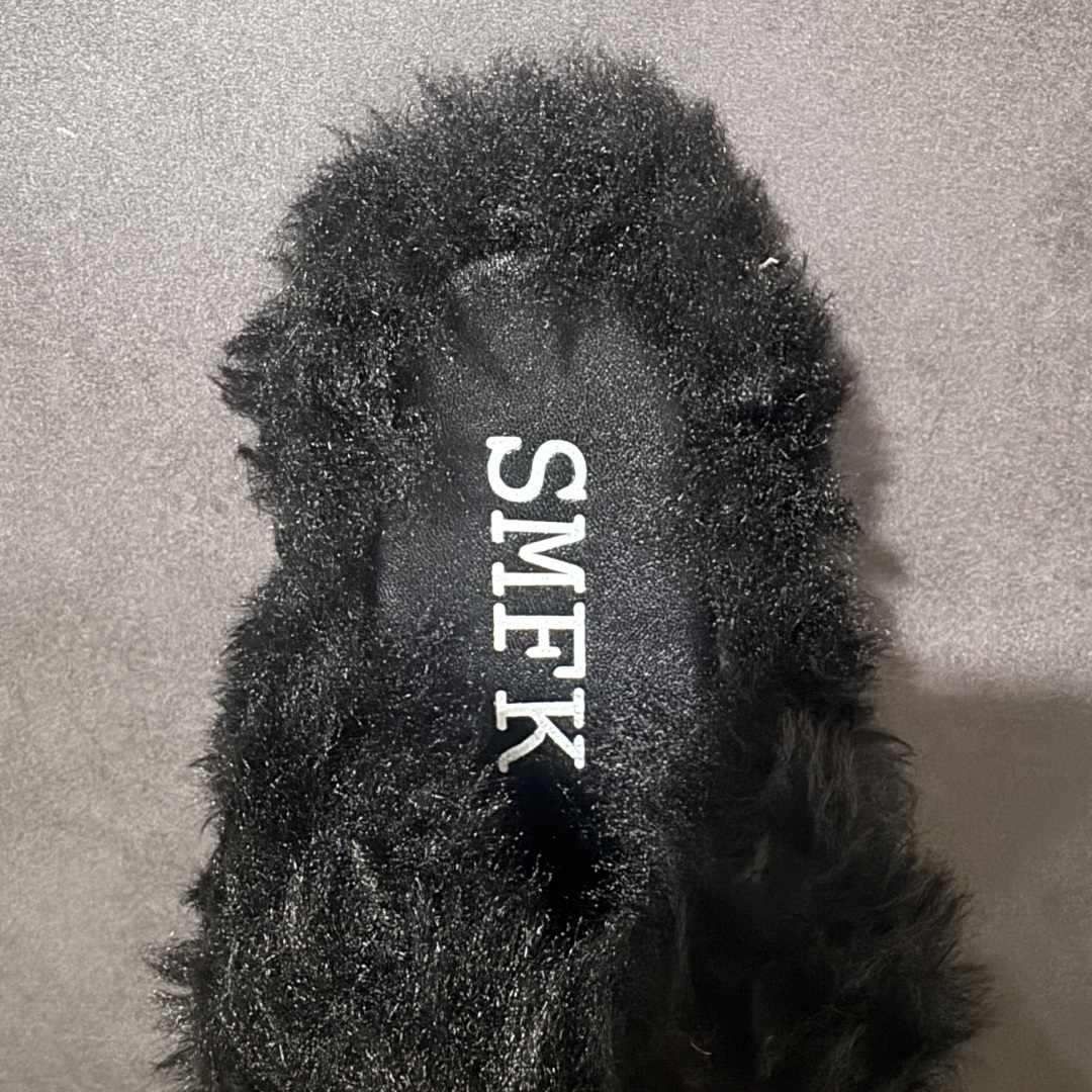 SMFK十字花毛毛拖 蓬松卷曲毛绒鞋面，金属十字花标识，厚底增高设计，软糯亲肤，居家外穿都合适，氛围感拉满 尺码：35-