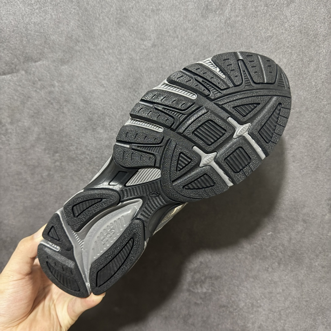 ASICS亚瑟士GEL-STRATUS MS 复古跑鞋 网眼面料搭配合成革框架，透气舒适，多层结构支撑脚型。内置GEL缓
