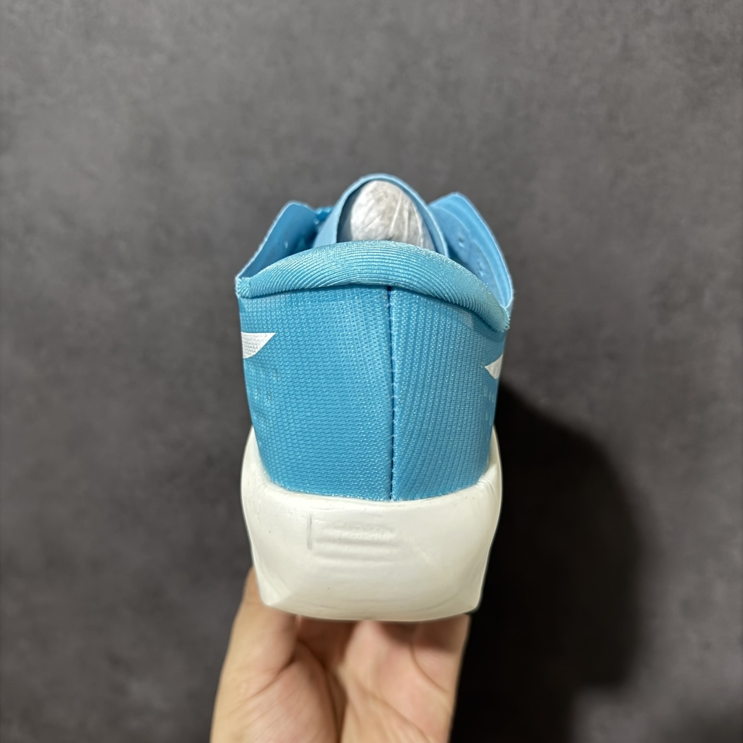 ASICS亚瑟士 METASPEED RAY 竞速跑鞋 鞋面采用轻薄工程网纱材质，透气不闷脚，鞋身轻量化设计，上脚零负担