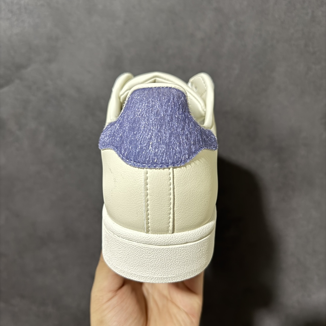 adidas三叶草 SUPERSTAR II W 贝壳头休闲板鞋 经典贝壳头鞋型，皮革鞋面质感顺滑，鞋身延续三叶草标志性