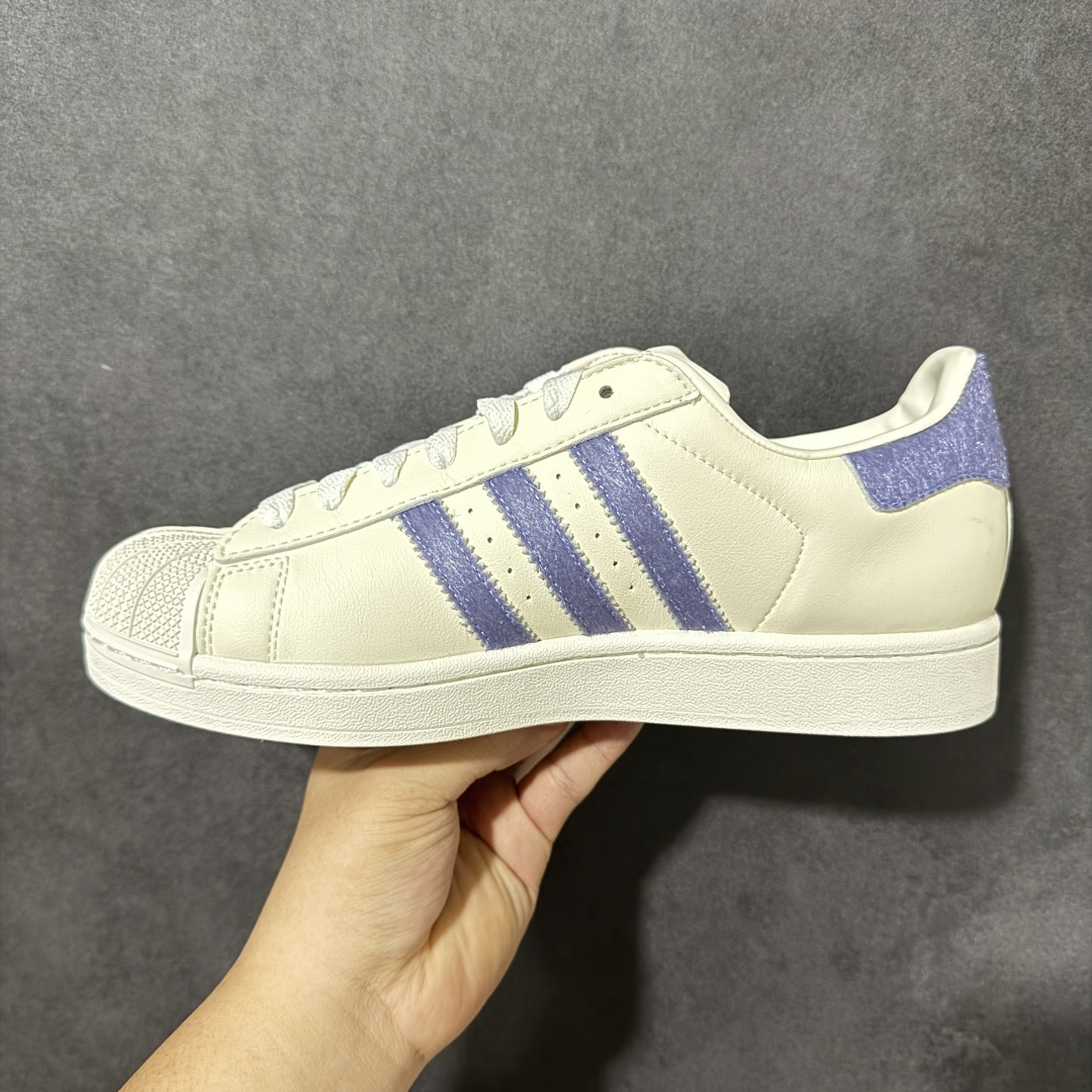adidas三叶草 SUPERSTAR II W 贝壳头休闲板鞋 经典贝壳头鞋型，皮革鞋面质感顺滑，鞋身延续三叶草标志性