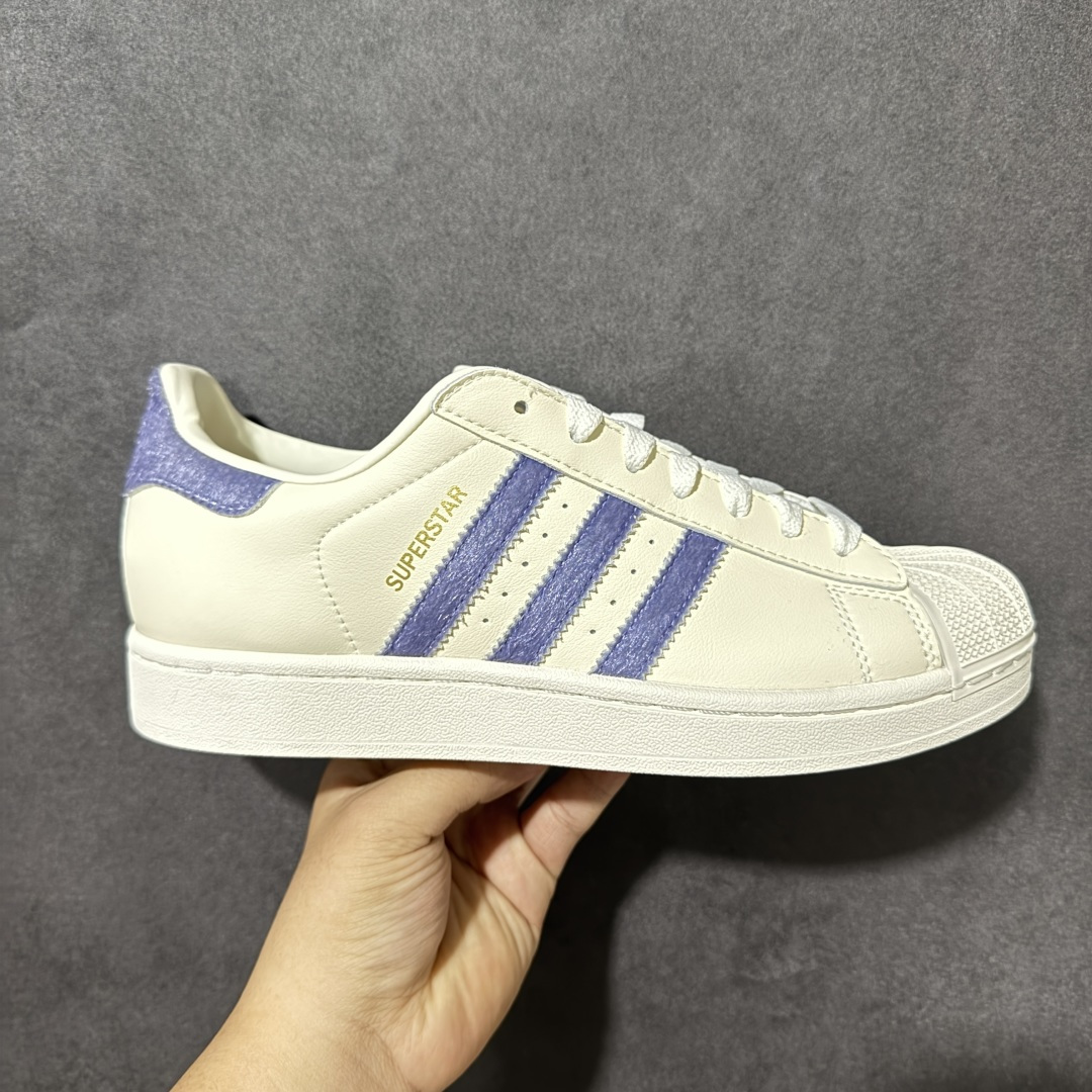 adidas三叶草 SUPERSTAR II W 贝壳头休闲板鞋 经典贝壳头鞋型，皮革鞋面质感顺滑，鞋身延续三叶草标志性