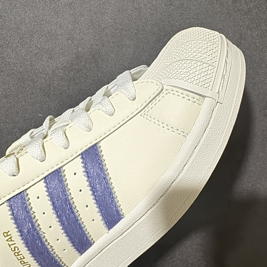 adidas三叶草 SUPERSTAR II W 贝壳头休闲板鞋 经典贝壳头鞋型，皮革鞋面质感顺滑，鞋身延续三叶草标志性