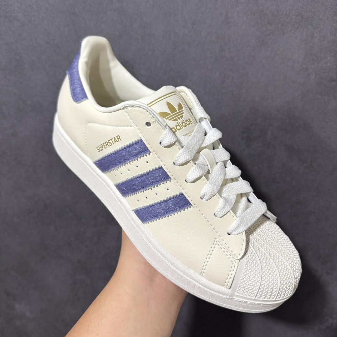 adidas三叶草 SUPERSTAR II W 贝壳头休闲板鞋 经典贝壳头鞋型，皮革鞋面质感顺滑，鞋身延续三叶草标志性