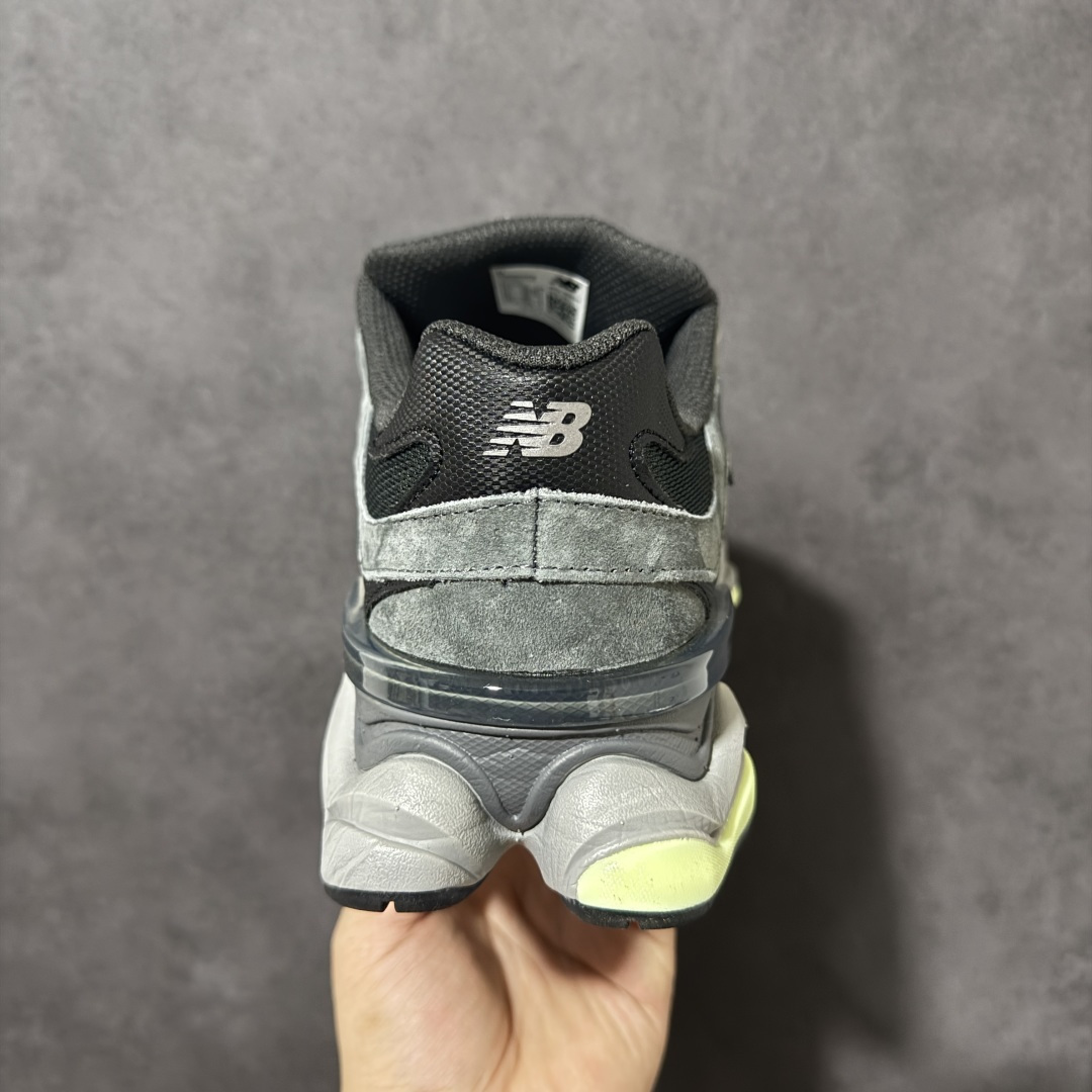 New Balance NB9060复古老爹鞋 鞋面采用猪皮革+人造革+织物多种材质拼接，层次感丰富，经典厚底造型自带增
