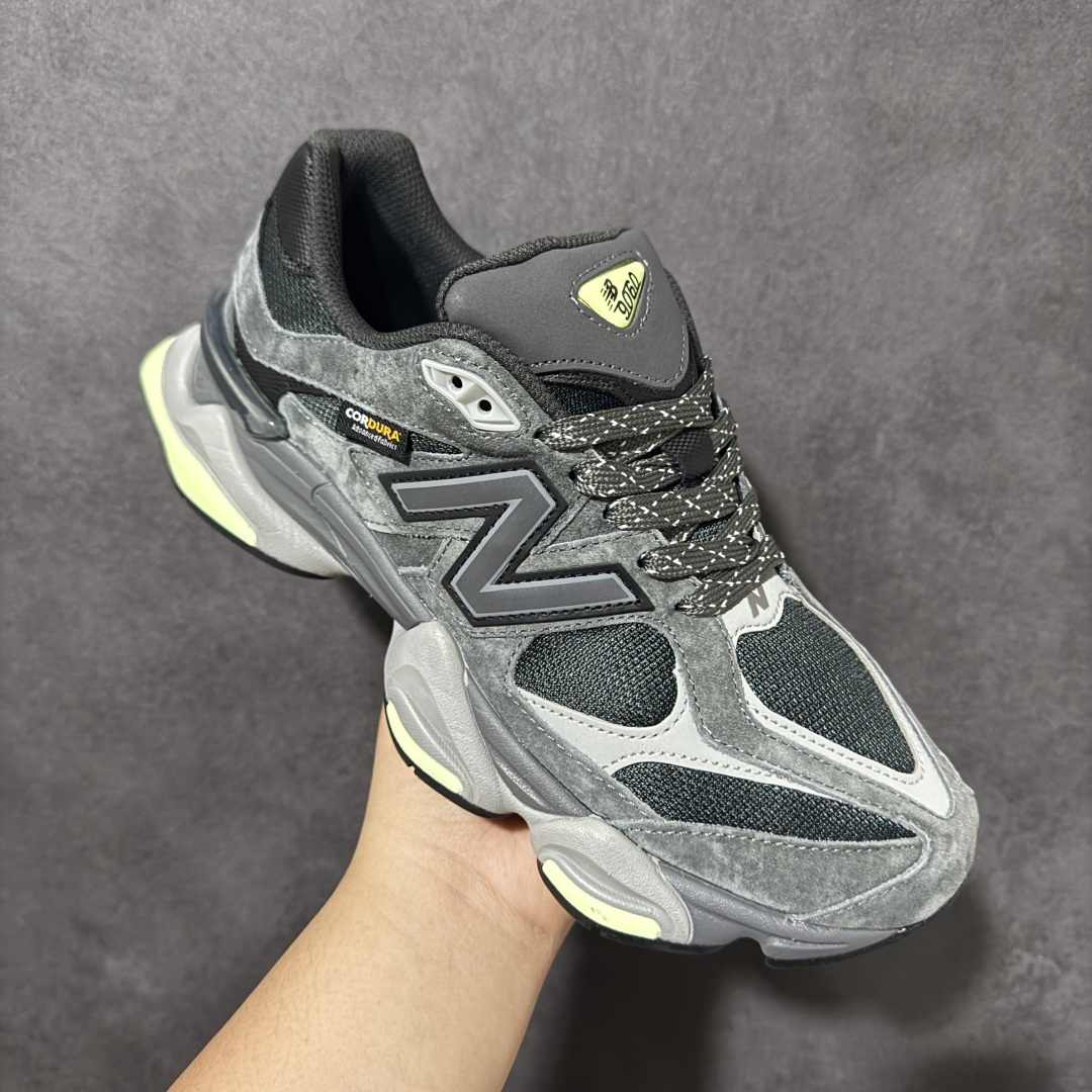 New Balance NB9060复古老爹鞋 鞋面采用猪皮革+人造革+织物多种材质拼接，层次感丰富，经典厚底造型自带增