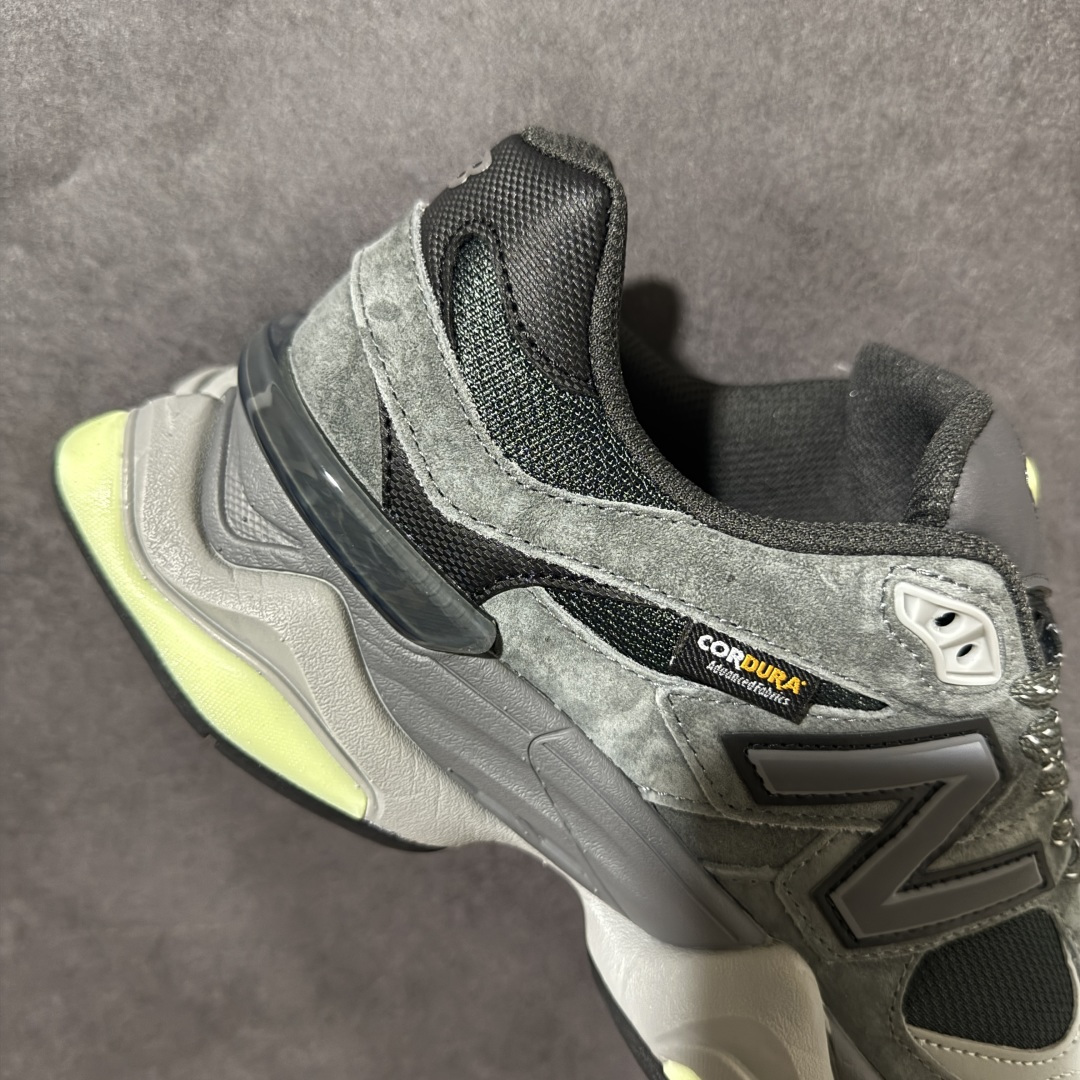 New Balance NB9060复古老爹鞋 鞋面采用猪皮革+人造革+织物多种材质拼接，层次感丰富，经典厚底造型自带增