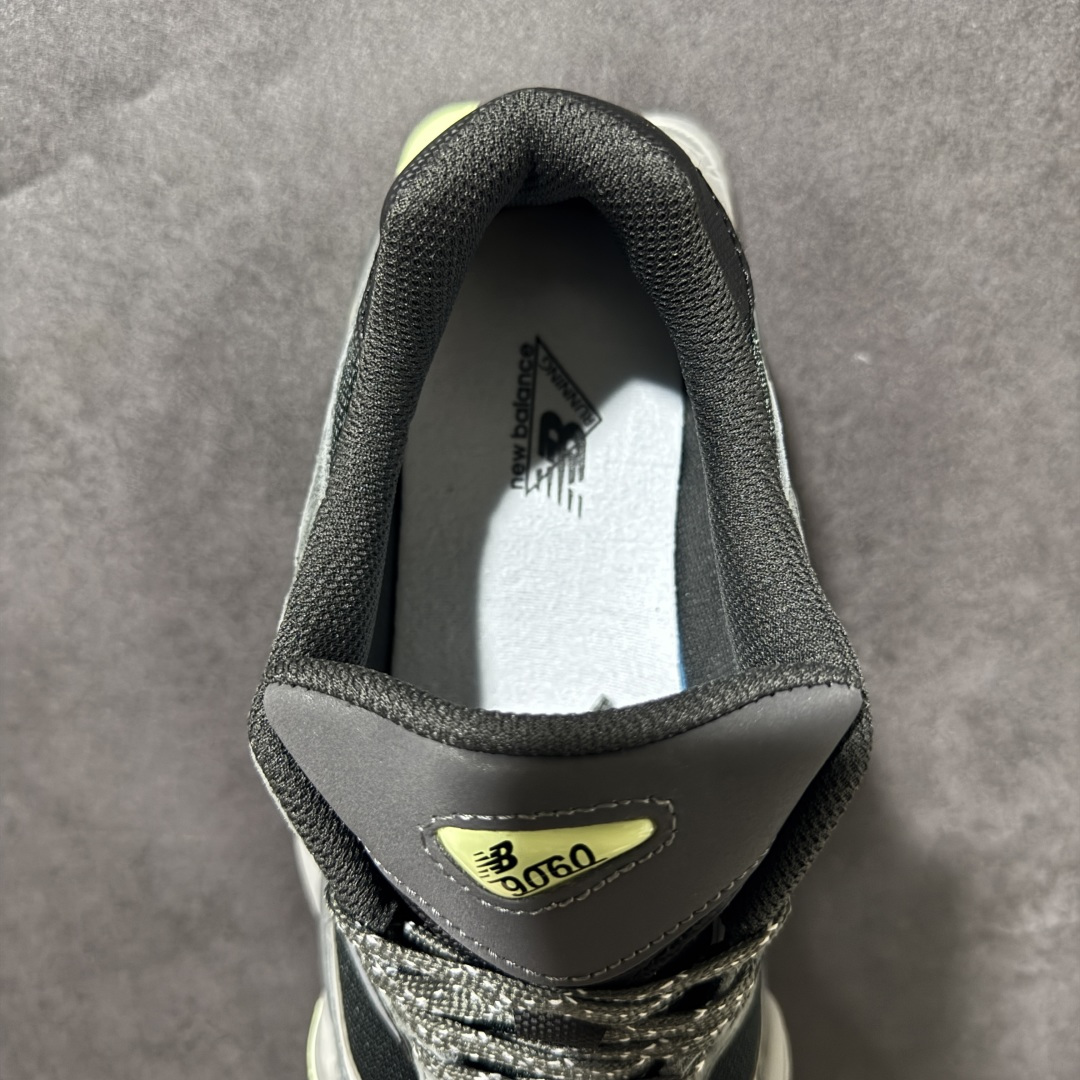New Balance NB9060复古老爹鞋 鞋面采用猪皮革+人造革+织物多种材质拼接，层次感丰富，经典厚底造型自带增