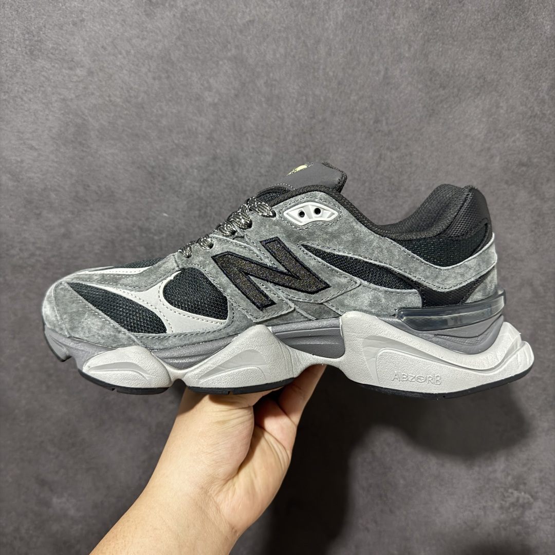 New Balance NB9060复古老爹鞋 鞋面采用猪皮革+人造革+织物多种材质拼接，层次感丰富，经典厚底造型自带增
