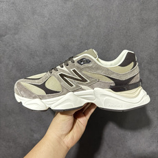 New Balance NB9060复古老爹鞋 鞋面采用猪皮革+人造革+织物多种材质拼接,层次感丰富,经典厚底造型自带增 New Balance NB9060复古老爹鞋 鞋面采用猪皮革+人造革+织物多种材质拼接,层次感丰富,经典厚底造型自带增