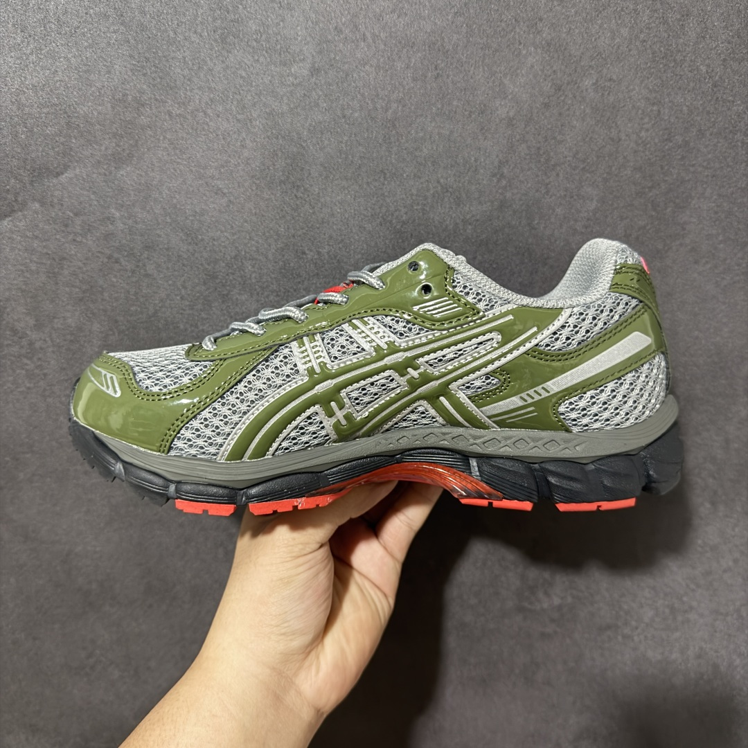 ASICS亚瑟士 GEL‑KAYANO 12.1 复古跑鞋 鞋面透气工程网布搭配合成革支撑框架，透气性良好，鞋身线条硬朗