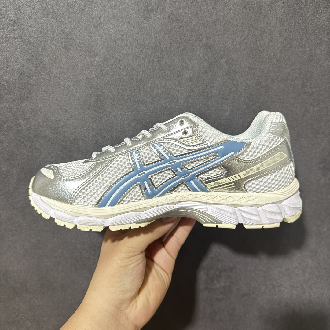 ASICS亚瑟士 GEL‑KAYANO 12.1 复古跑鞋 鞋面透气工程网布搭配合成革支撑框架，透气性良好，鞋身线条硬朗