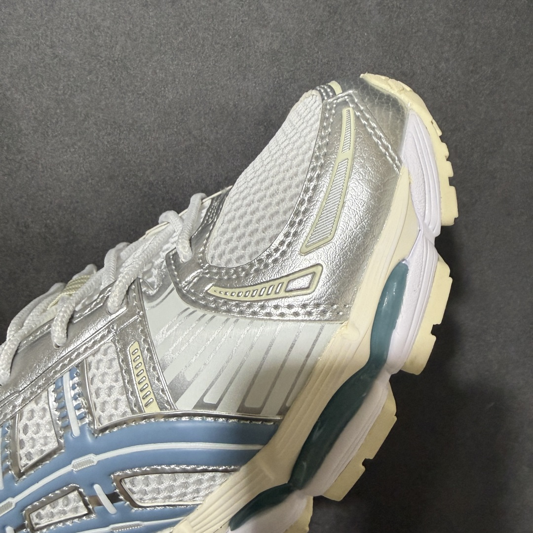 ASICS亚瑟士 GEL‑KAYANO 12.1 复古跑鞋 鞋面透气工程网布搭配合成革支撑框架，透气性良好，鞋身线条硬朗