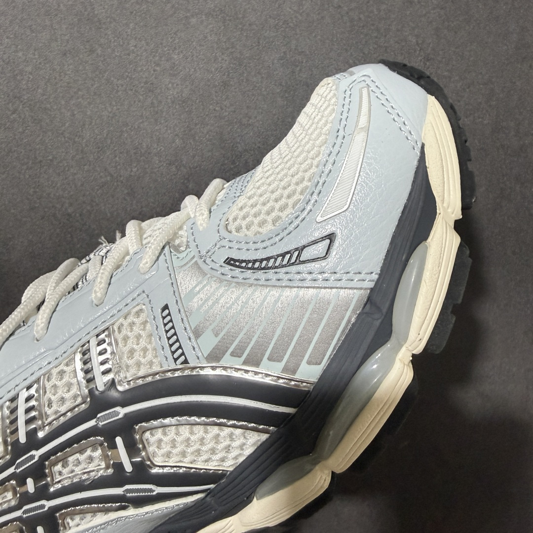ASICS亚瑟士 GEL‑KAYANO 12.1 复古跑鞋 鞋面透气工程网布搭配合成革支撑框架，透气性良好，鞋身线条硬朗