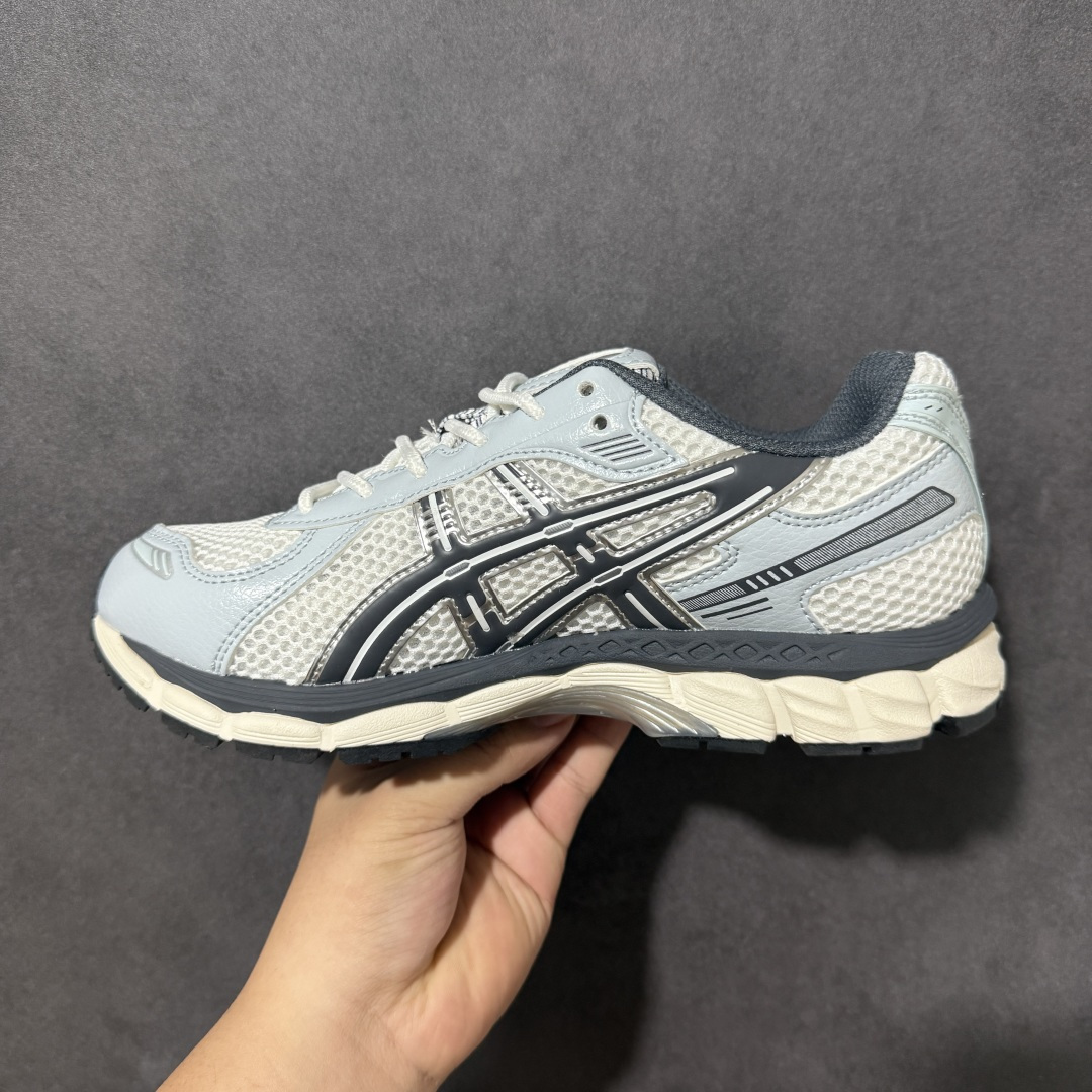 ASICS亚瑟士 GEL‑KAYANO 12.1 复古跑鞋 鞋面透气工程网布搭配合成革支撑框架，透气性良好，鞋身线条硬朗