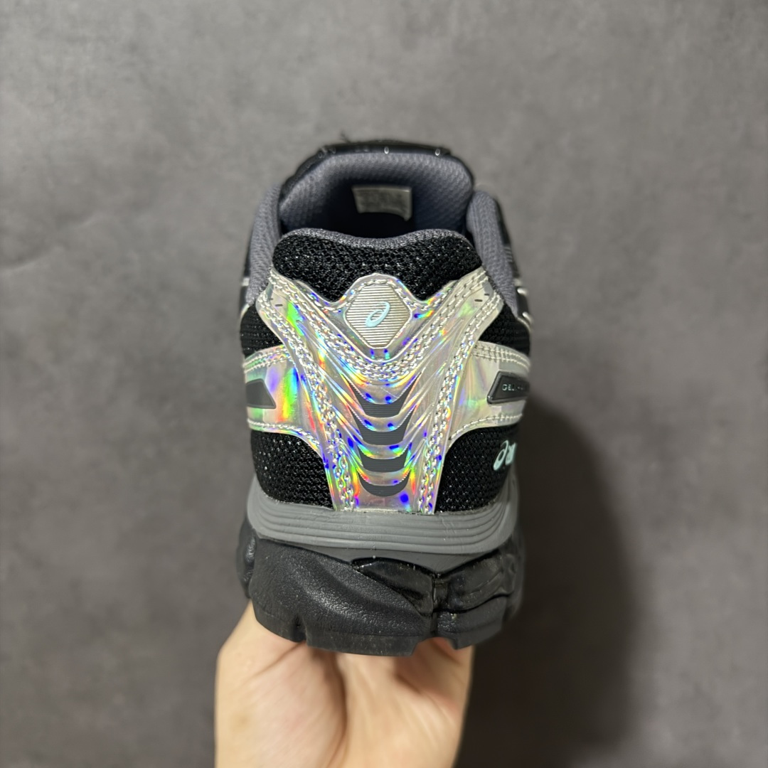 ASICS亚瑟士 GEL‑KAYANO 12.1 复古跑鞋 鞋面透气工程网布搭配合成革支撑框架，透气性良好，鞋身线条硬朗