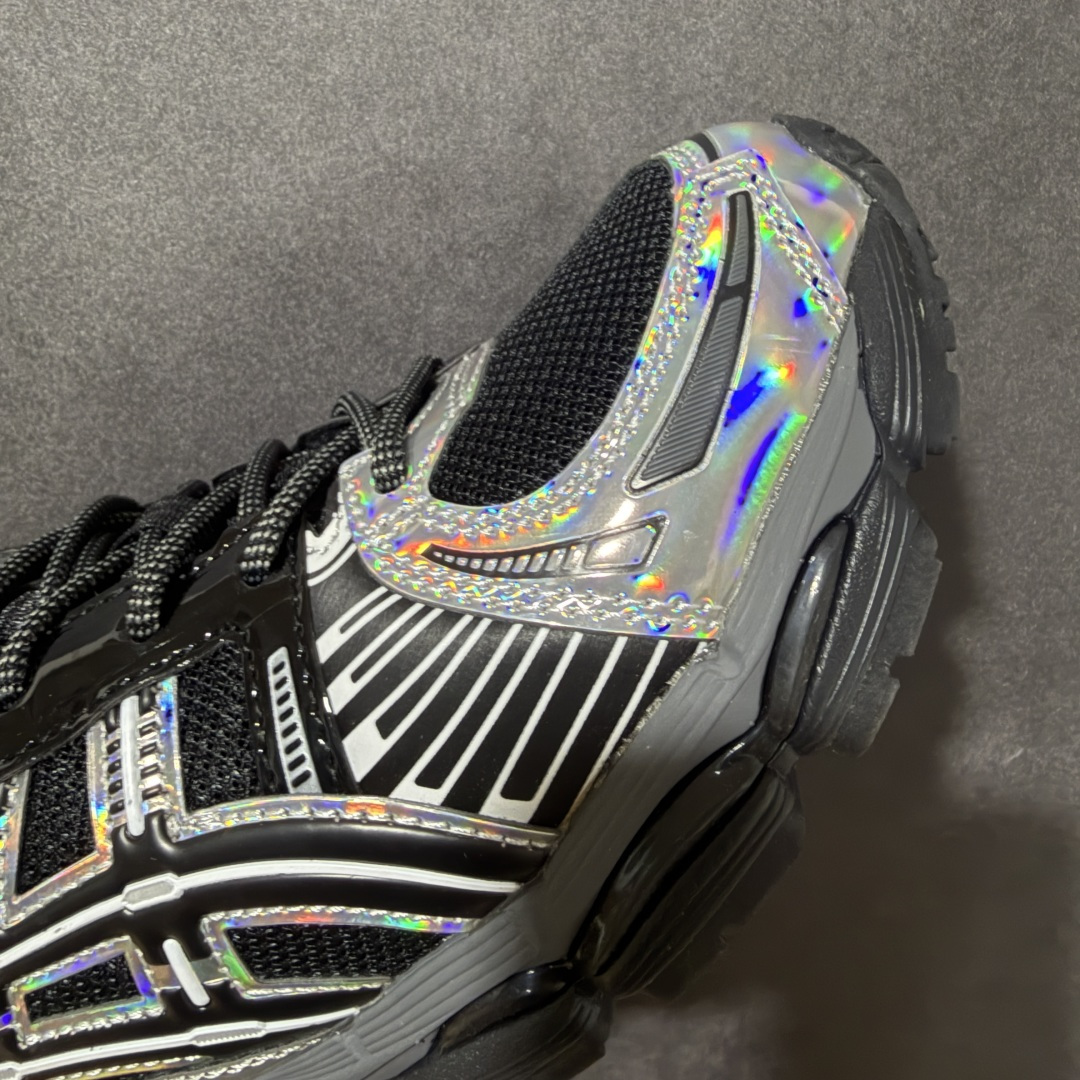 ASICS亚瑟士 GEL‑KAYANO 12.1 复古跑鞋 鞋面透气工程网布搭配合成革支撑框架，透气性良好，鞋身线条硬朗