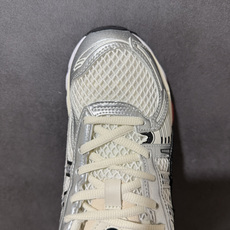 ASICS亚瑟士 GEL‑KAYANO 12.1 复古跑鞋 鞋面透气工程网布搭配合成革支撑框架,透气性良好,鞋身线条硬朗 ASICS亚瑟士 GEL‑KAYANO 12.1 复古跑鞋 鞋面透气工程网布搭配合成革支撑框架,透气性良好,鞋身线条硬朗